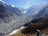 Rolwaling 06 05 Trakarding Glacier and Bigphera Go Shar The trail from Kabug then descends in another hour to a sandy section at 4900m next to the Trakarding Glacier, with Bigphera Go Shar at the end of the valley.